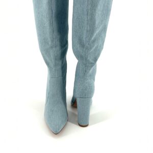 Bottes hauteur genou en jean bleu clair avec talon carré et haut de 10 cm et fermeture zippée