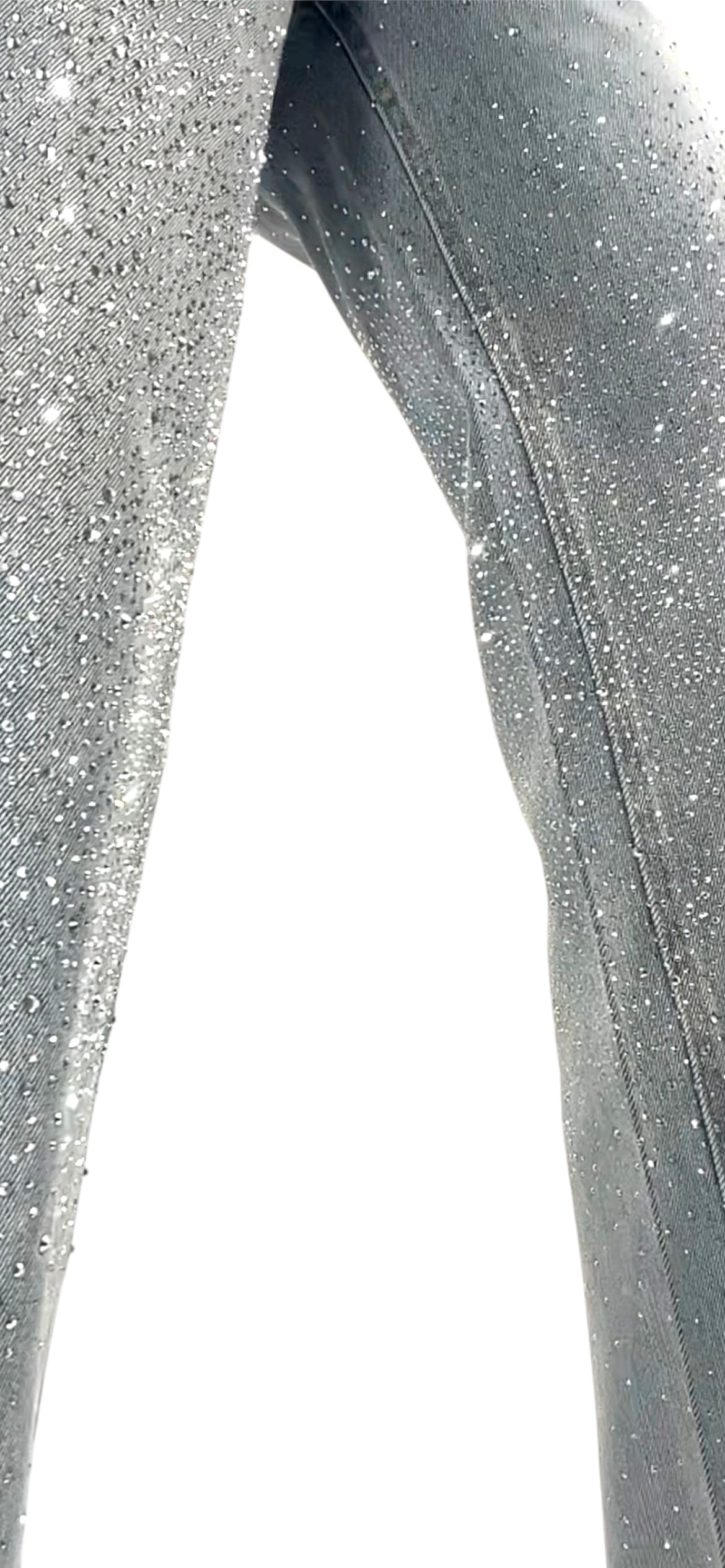 Jean femme coupe évasée en denim chic, orné de strass premium