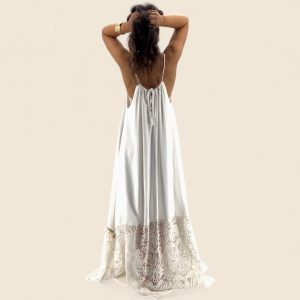 Robe longue été femme en lin et viscose, coloris blanc, fines bretelles réglables, détail brodé en bas