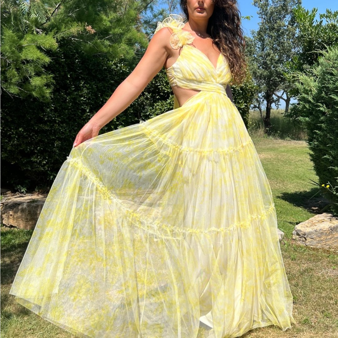 Robe longue fluide jaune pour femme, idéale pour l'été – vue de face