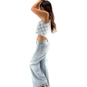 Débardeur bleu brodé à motifs floraux